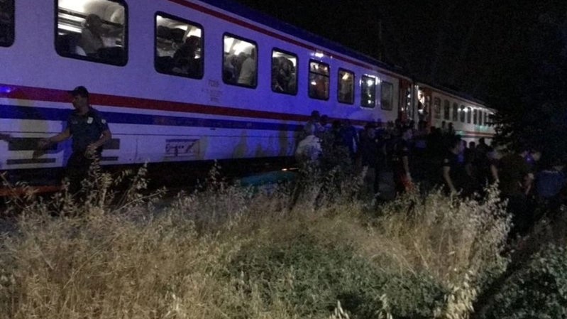 Manisa'da trenin çarptığı 10 yaşındaki öğrenci ağır yaralandı