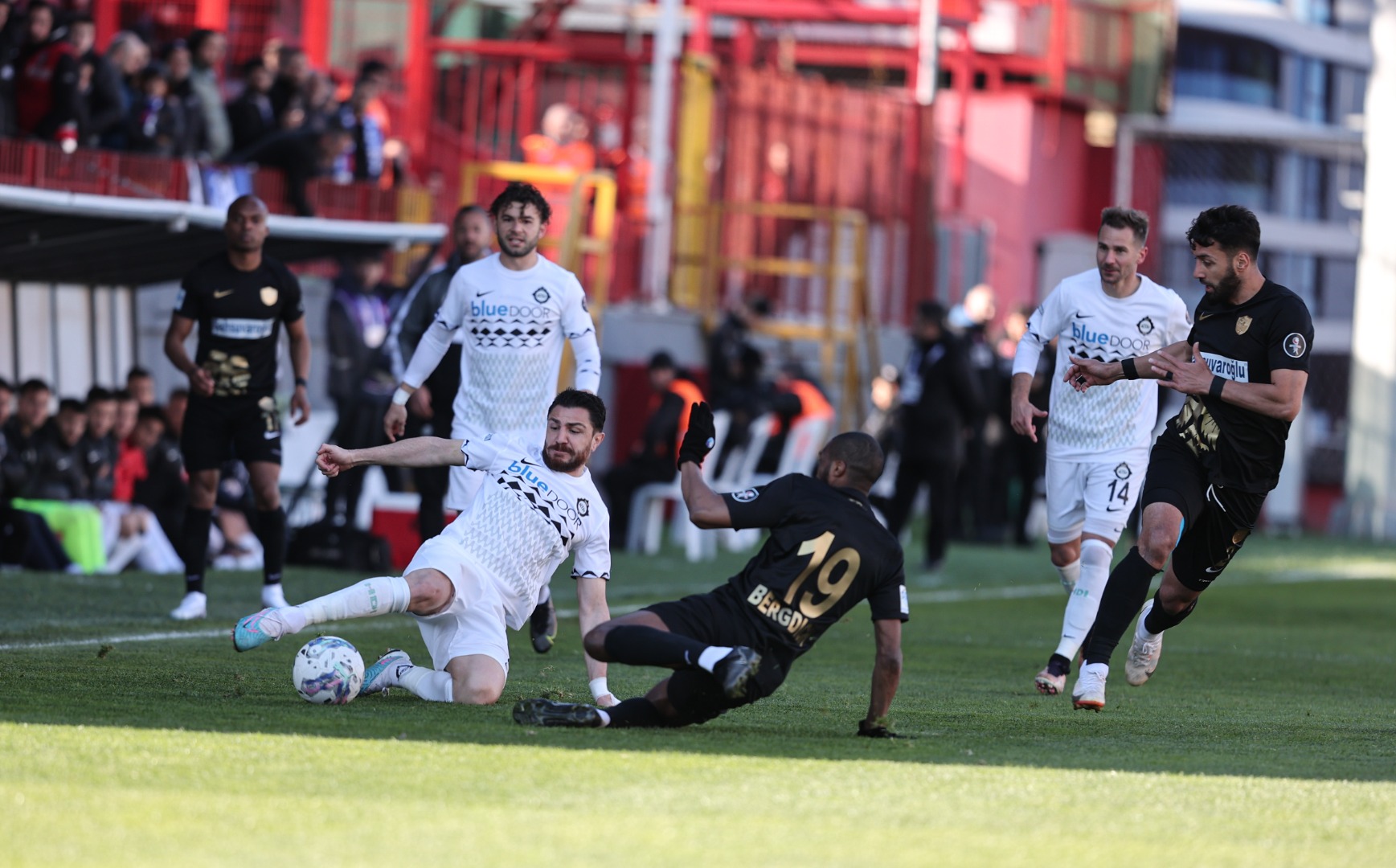 Erzurumspor Altay maçının hakeminden büyük hata