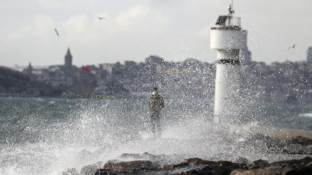 Marmara ve Ege bölgelerine kuvvetli lodos uyarısı