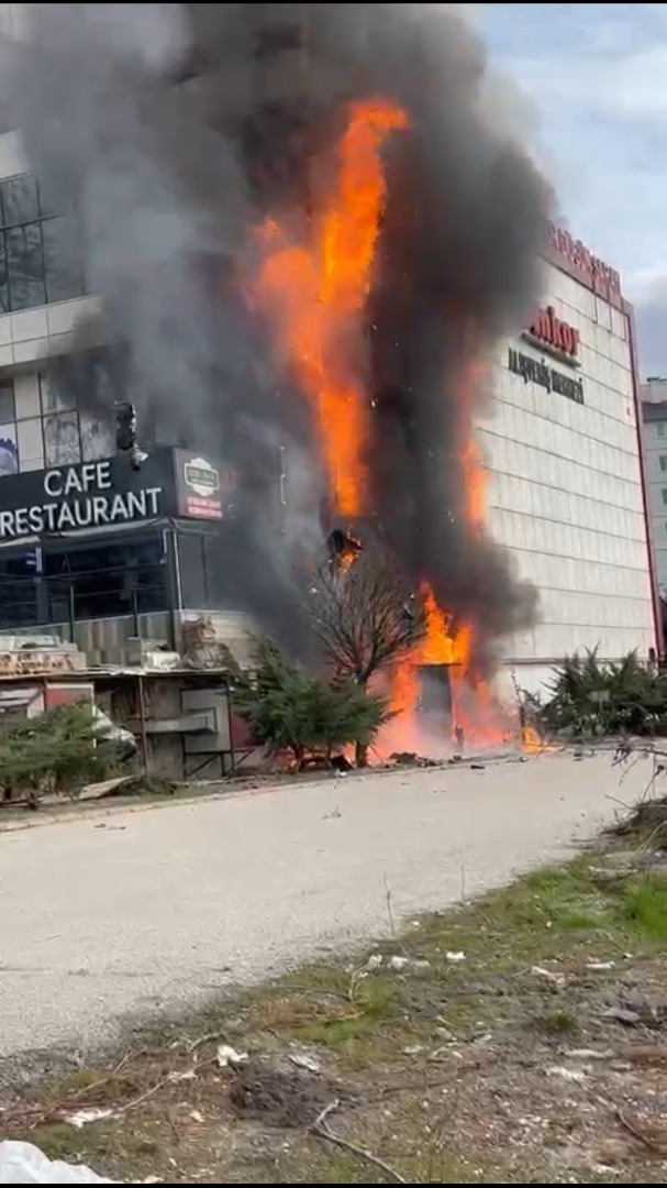 Ankara’da AVM’de yangın