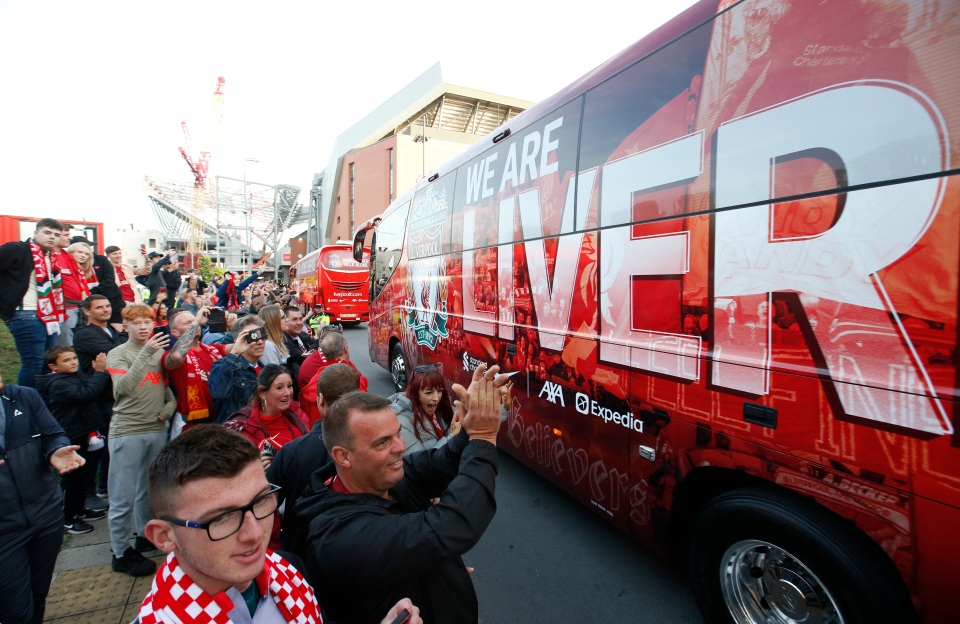 Liverpool otobüsüne şok saldırı