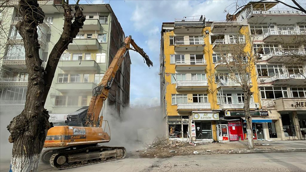 Malatya'da acil yıkılacak ve yıkık bina enkazının yüzde 70'i kaldırıldı