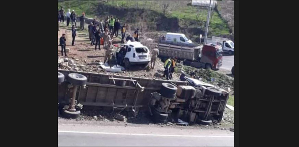 Şırnak’te feci kaza. TIR ile otomobil çarpıştı: 3 ölü