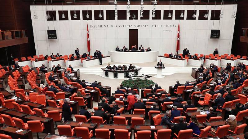 İYİ Parti'nin 'memurlara verilen disiplin cezalarının affedilmesine' ilişkin önerisi, AKP ve MHP oylarıyla reddedildi