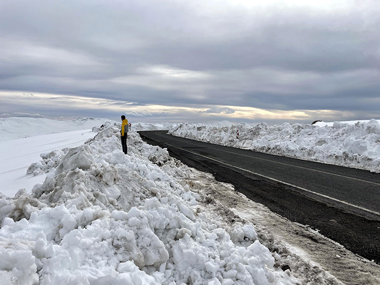Yedi gündür kar nedeniyle kapalı olan kara yolu açıldı