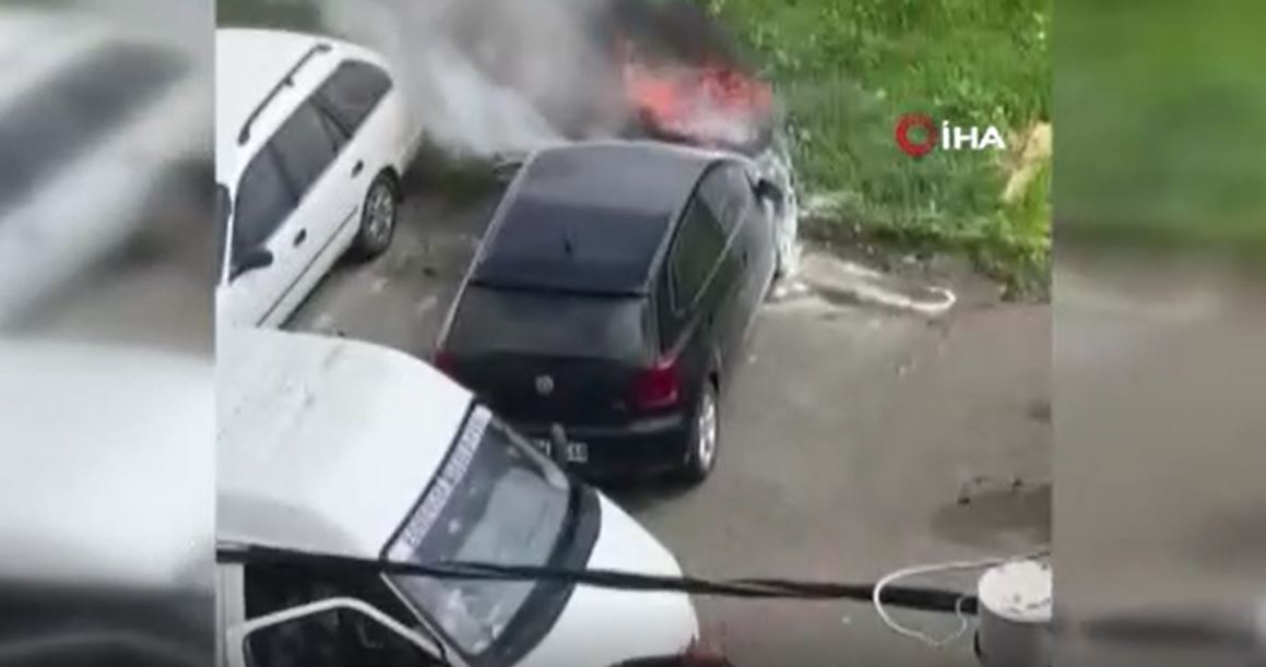 Edremit’te park halindeki araç alev alev yandı 