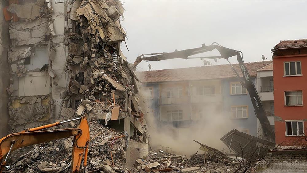 Malatya'da Bina Yıkım Ve Enkaz Kaldırma çalışmaları Sürüyor