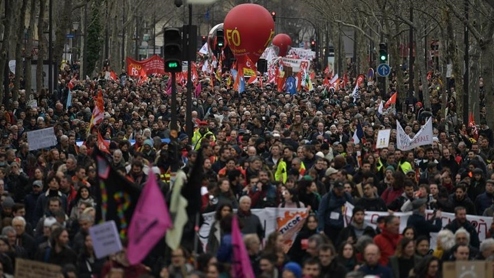 Fransa'da mahkeme grev yapan işçilerin "zorla çalıştırılması" kararını durdurdu