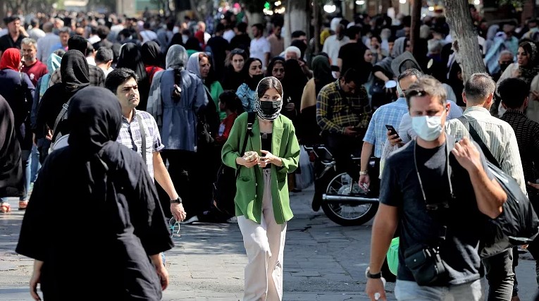 Başörtüsü takmayanlar kameralarla tespit edilecek. İran’dan yeni uygulama