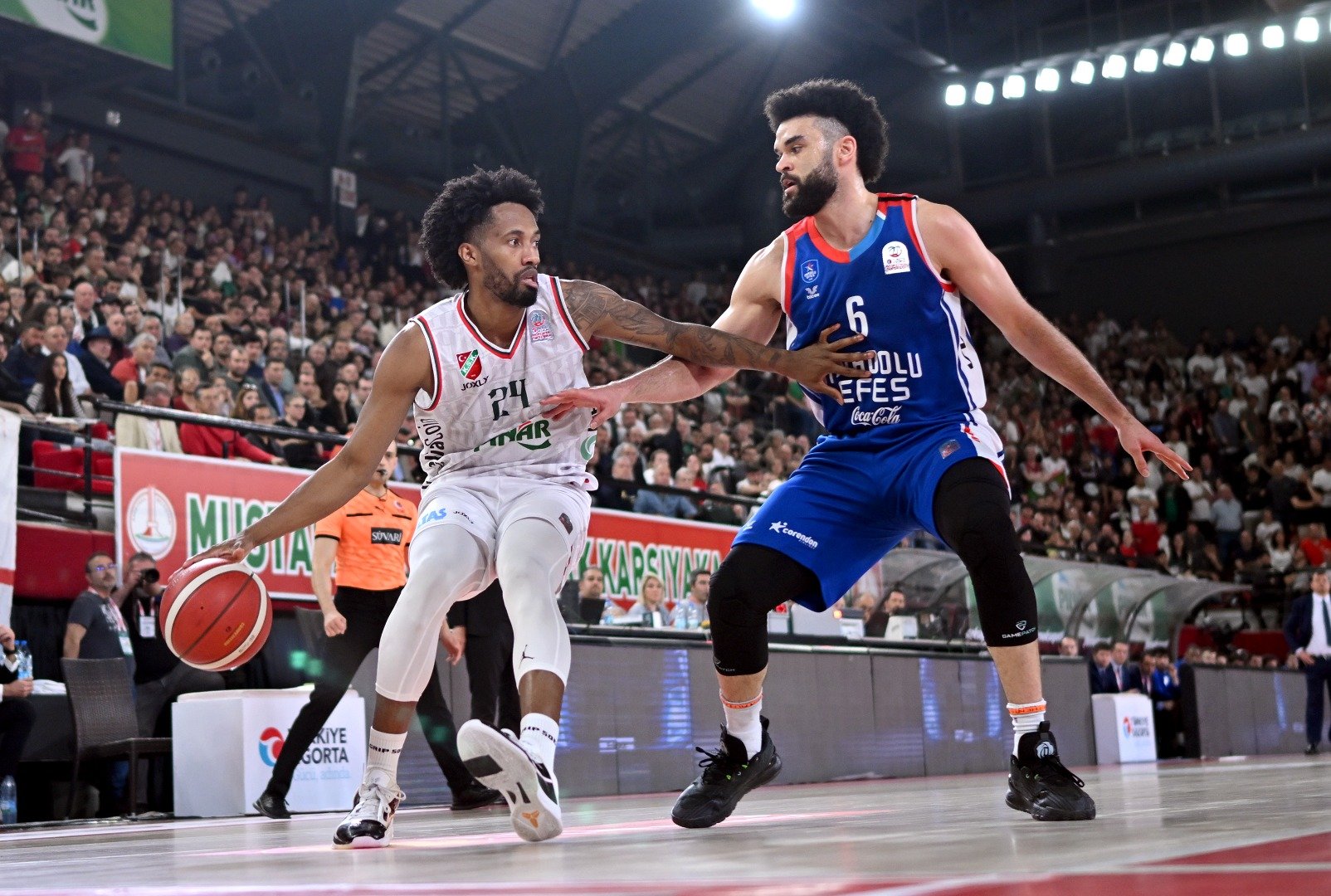 Anadolu Efes Karşıyaka'ya mağlup