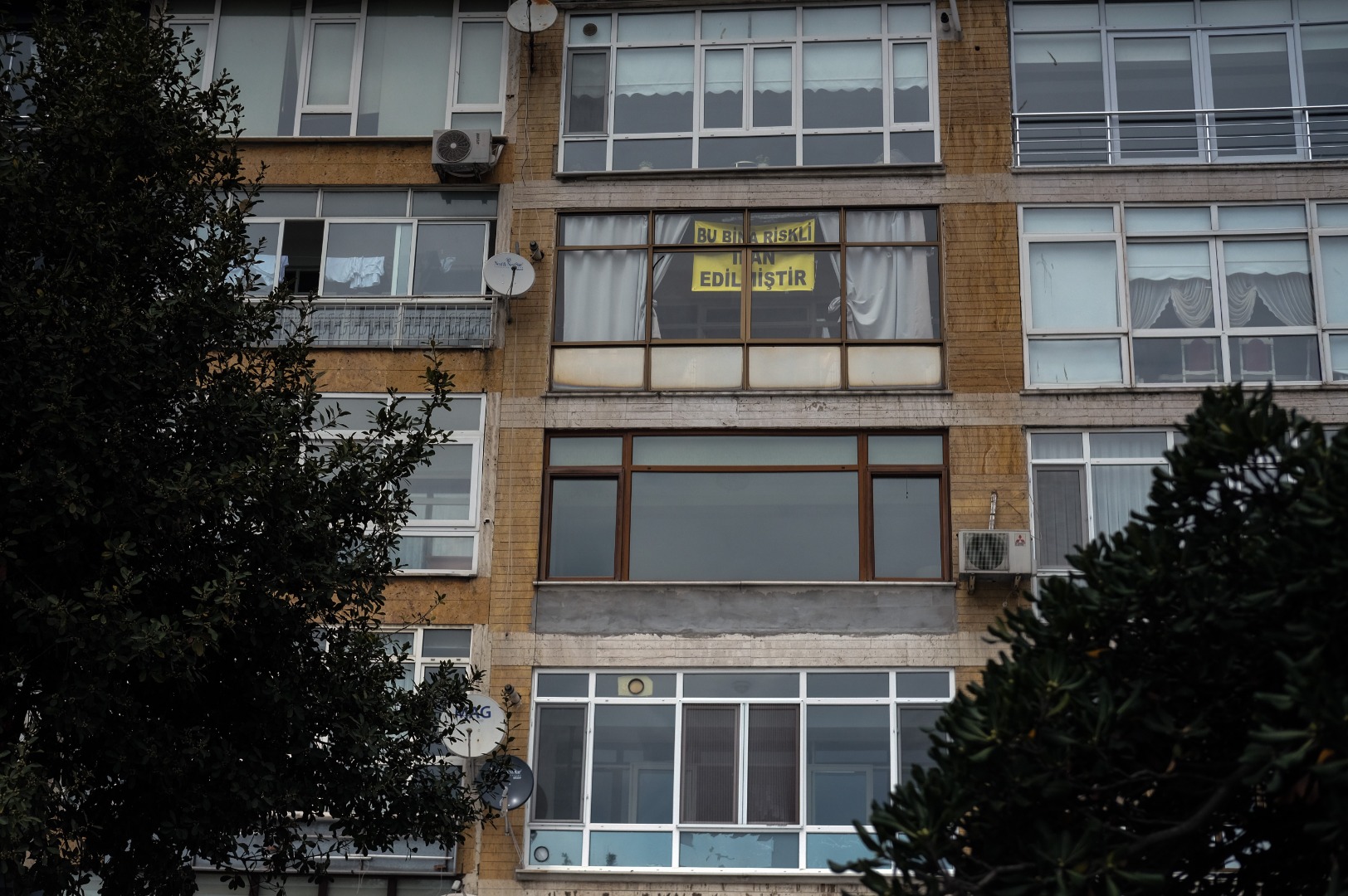İstanbul'da fay hattına yakın ilçelerdeki dairelerden kaçış başladı