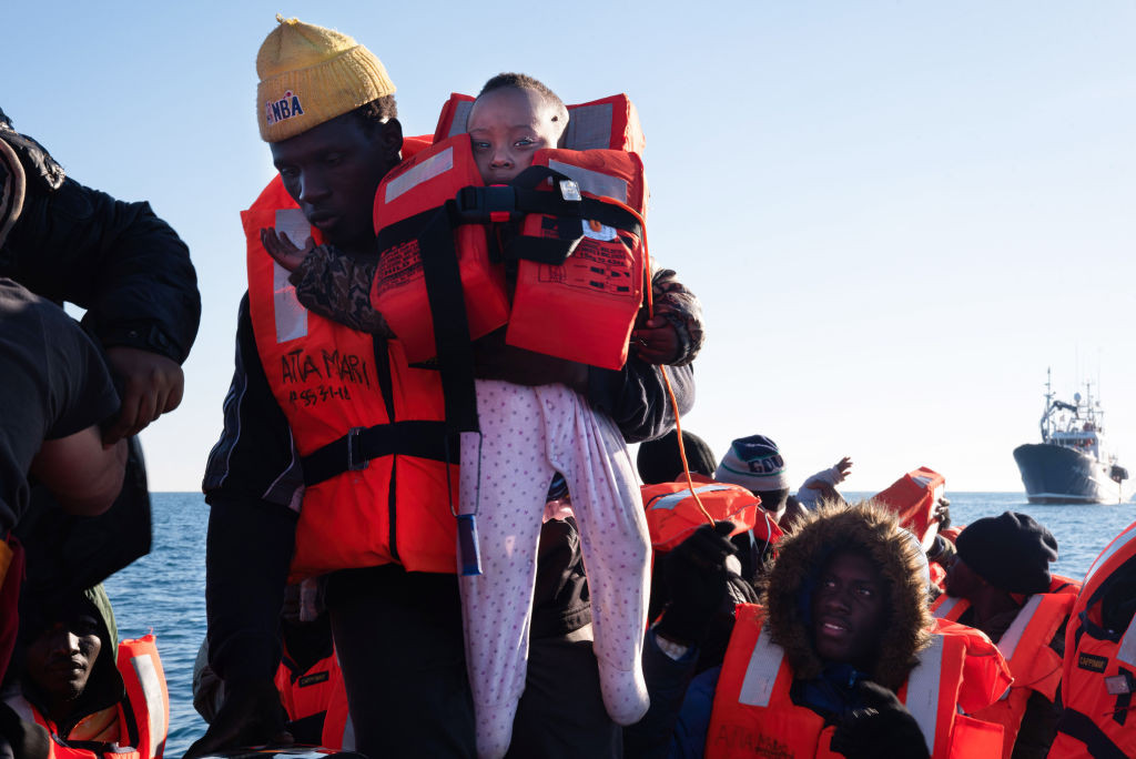 İtalya’nın Lampedusa adasına son 24 saatte bin göçmen geldi