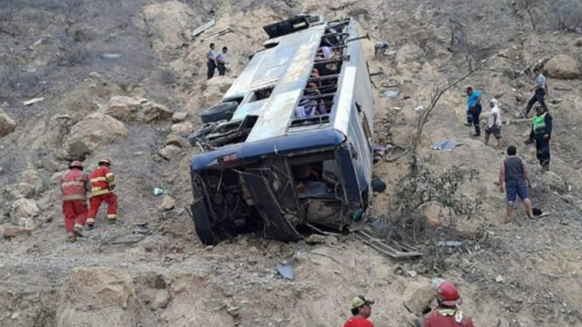 Peru'da yolcu otobüsü devrildi: 10 ölü, 25 yaralı