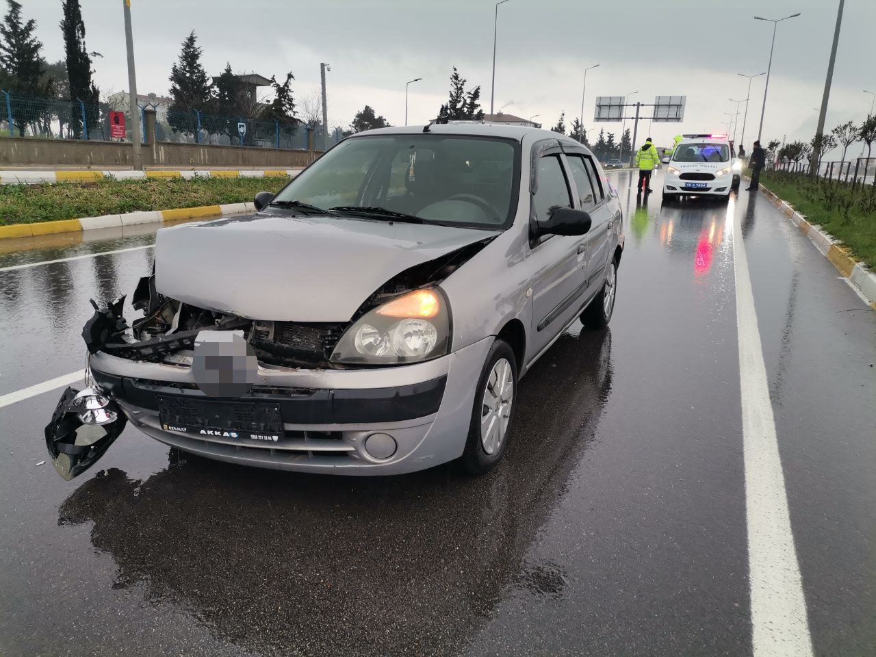 Su birikintisi zincirleme kazaya neden oldu