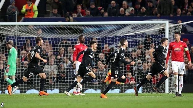 Sevilla 2-0'dan döndü. Manchester United kendini vurdu