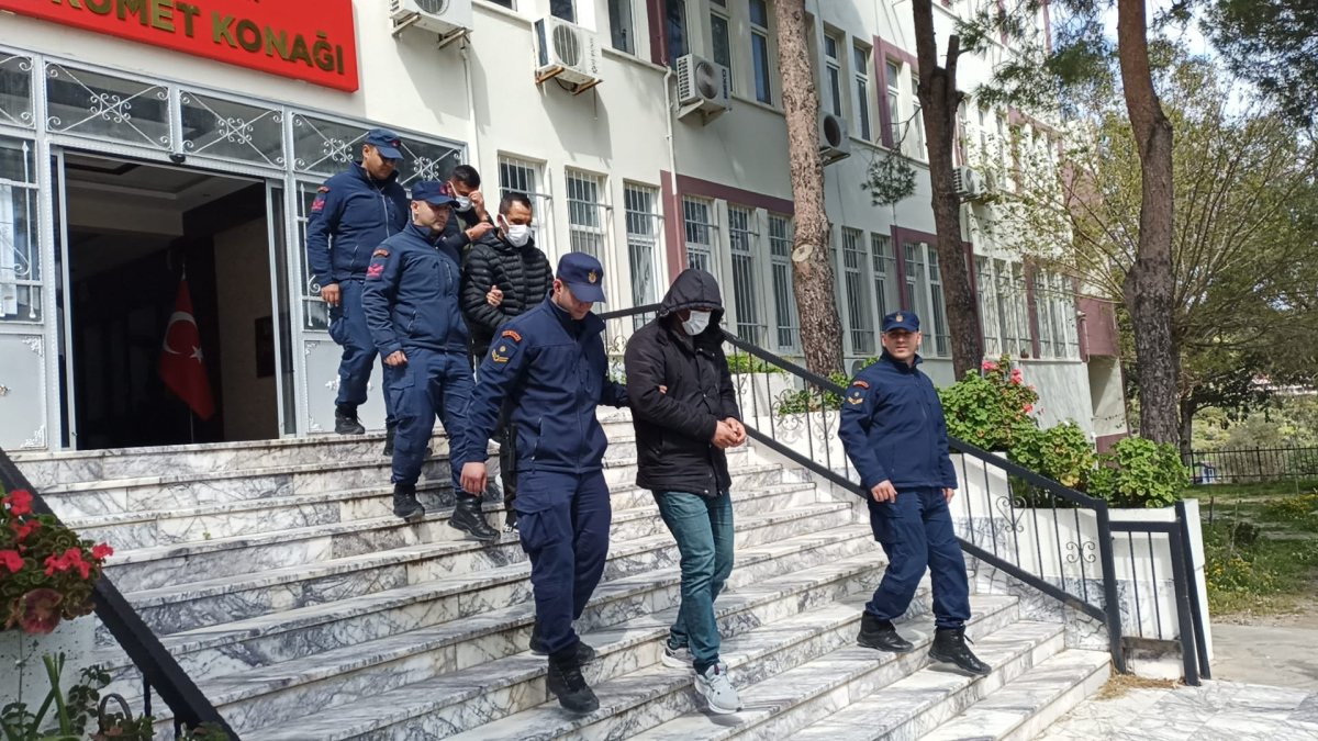 İzmir'de 156 göçmen yakalandı, 4 organizatör tutuklandı