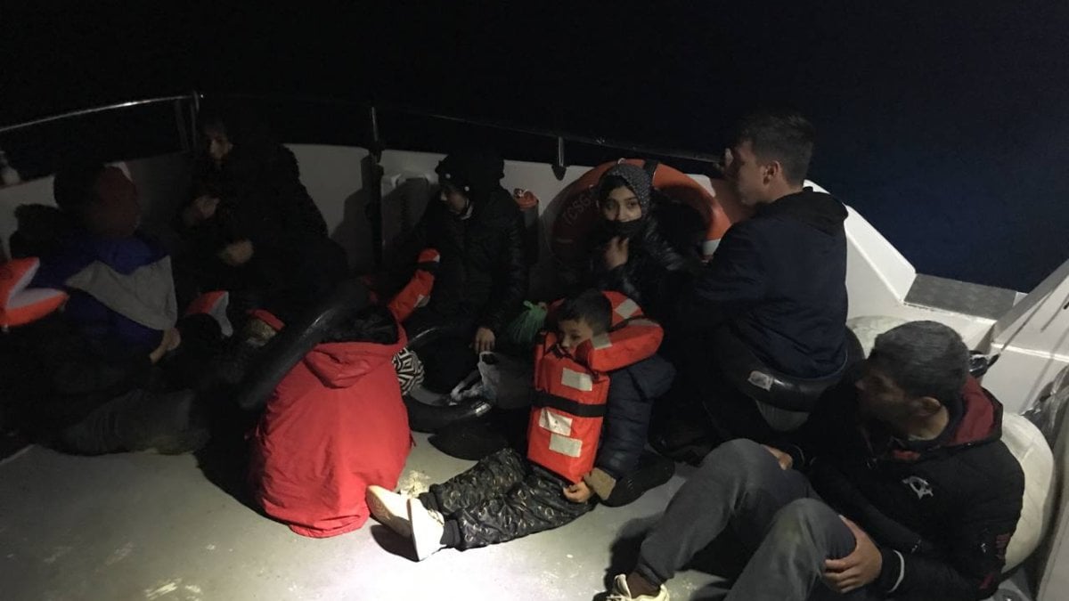 Çanakkale açıklarında 10 göçmen kurtarıldı