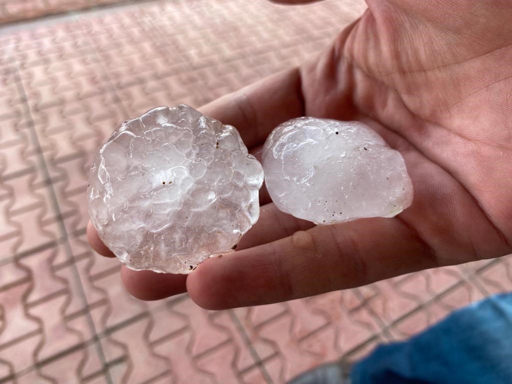 Adıyaman’a ceviz büyüklüğünde dolu yağdı