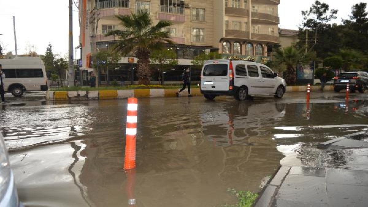 Mardin’de sağanak yağış hayatı olumsuz etkiledi