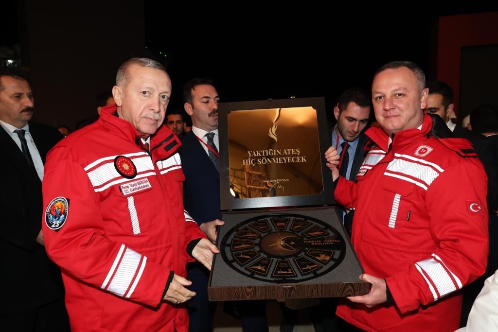 Erdoğan'a Türkiye Yüzyılı saati hediye edildi