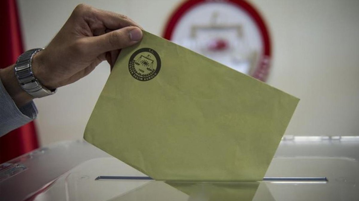 Yurt dışına kayıtlı seçmenler oy kullanmaya başladı