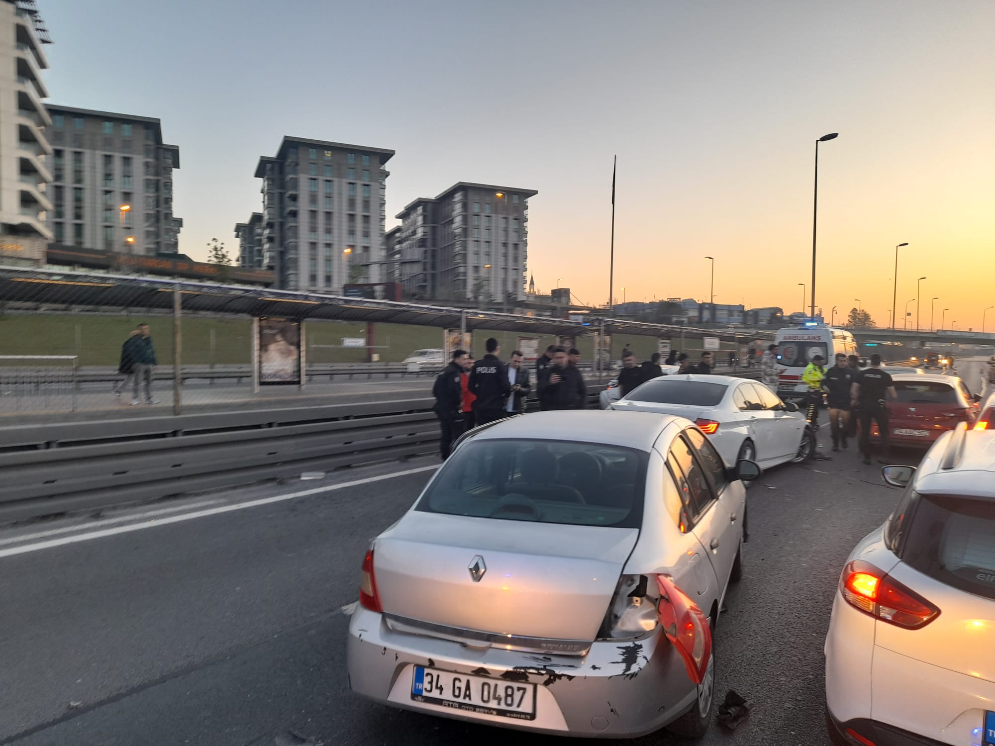 Göreve giden polisler kaza yaptı