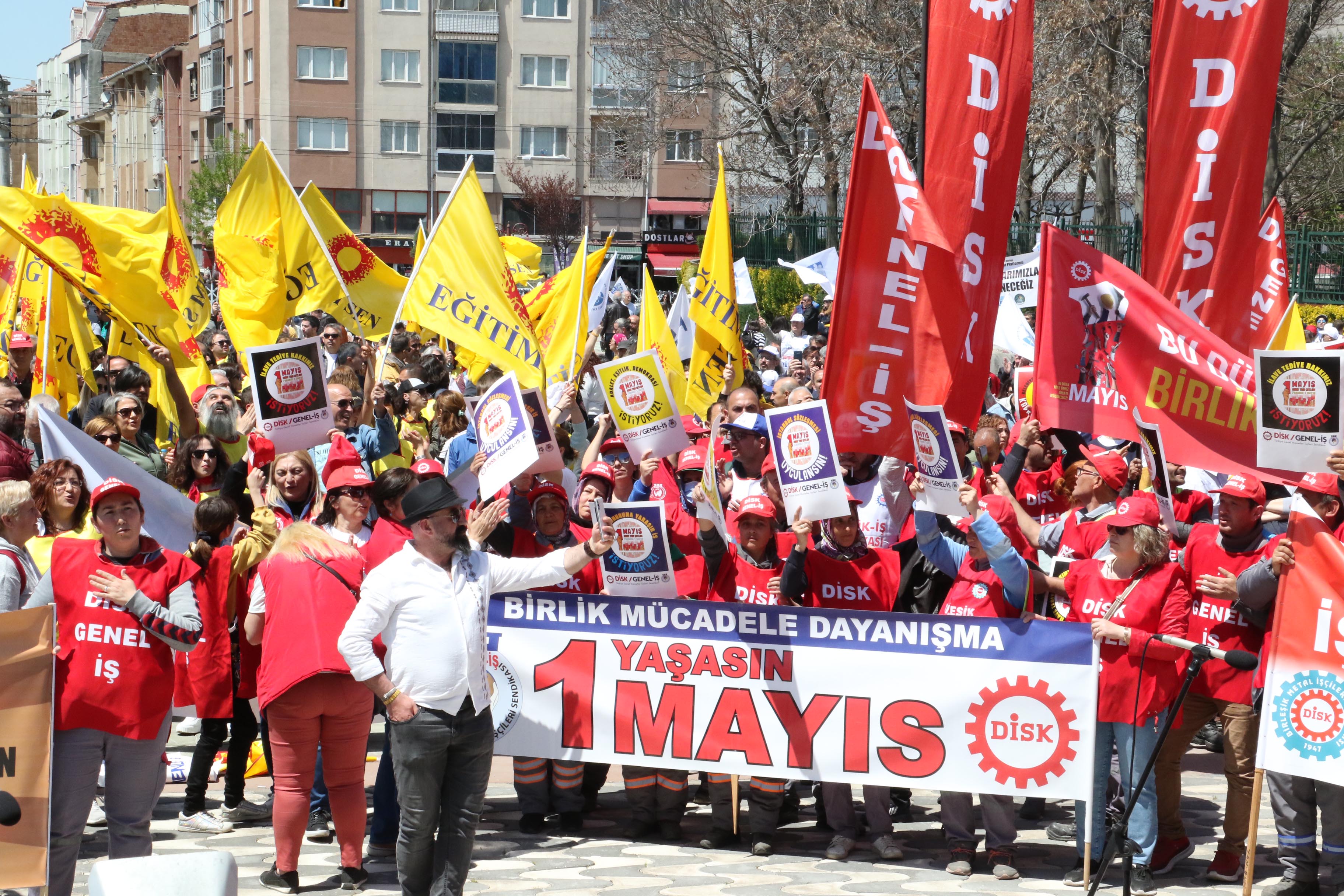 1 Mayıs kutlamalarında ‘Diktatörü göndereceğiz’ pankartı gerginlik yarattı