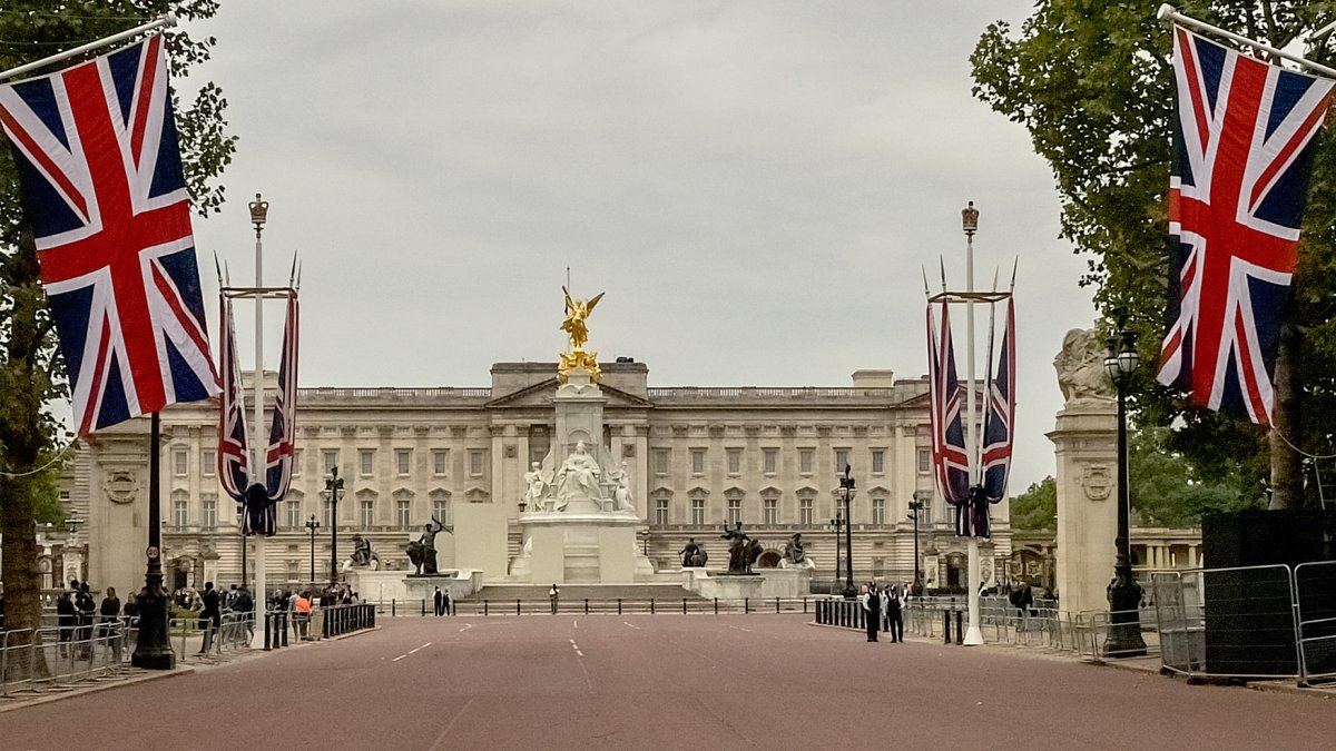 Buckingham Sarayı’nı alarma geçiren olay: Bir kişi gözaltına alındı
