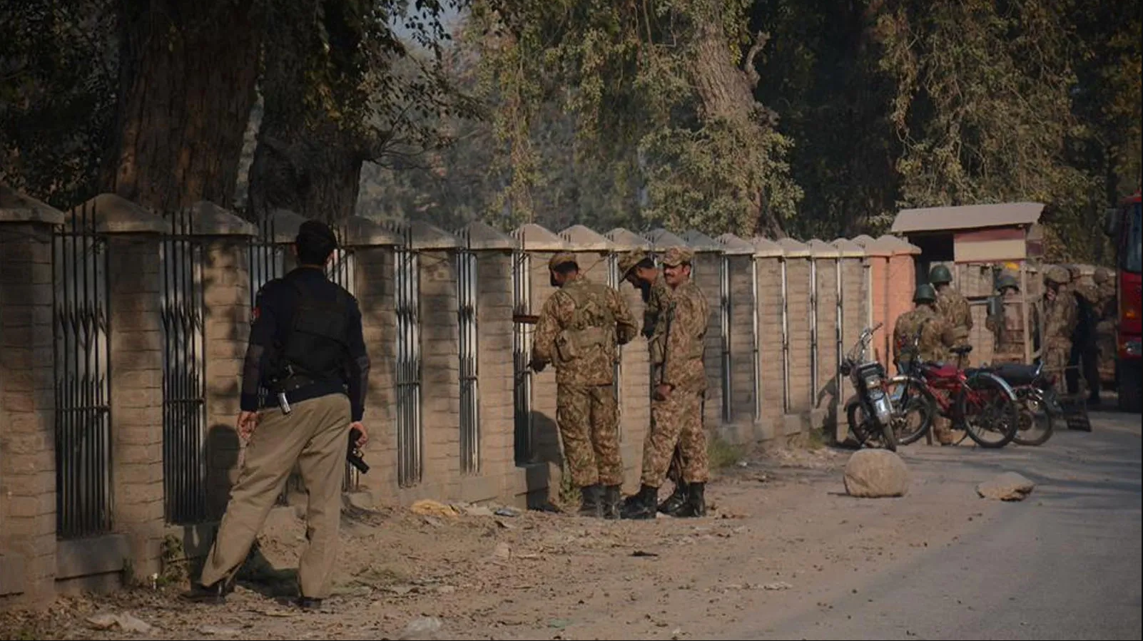 Pakistan'da okula saldırı: 7 öğretmen öldü