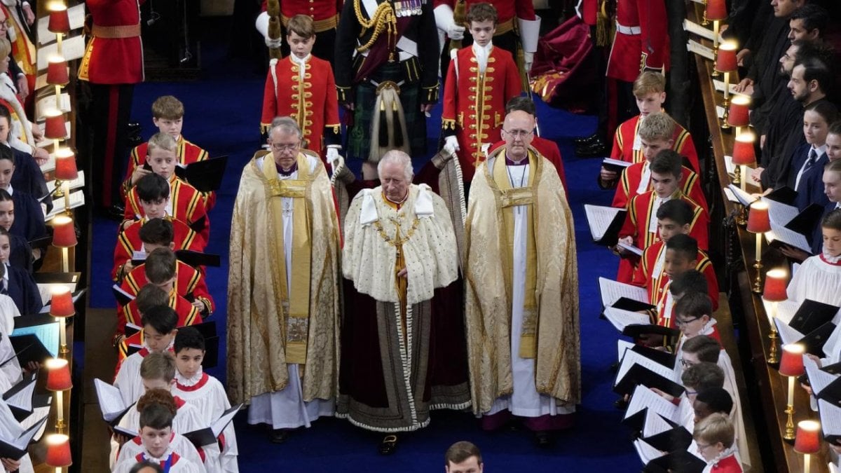 Kral 3. Charles'ın taç giyme törenini protesto eden grubun liderine gözaltı