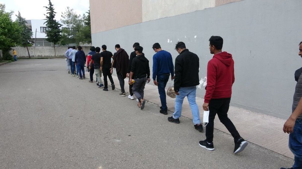 Kırklareli'nde 8 göçmen yakalandı