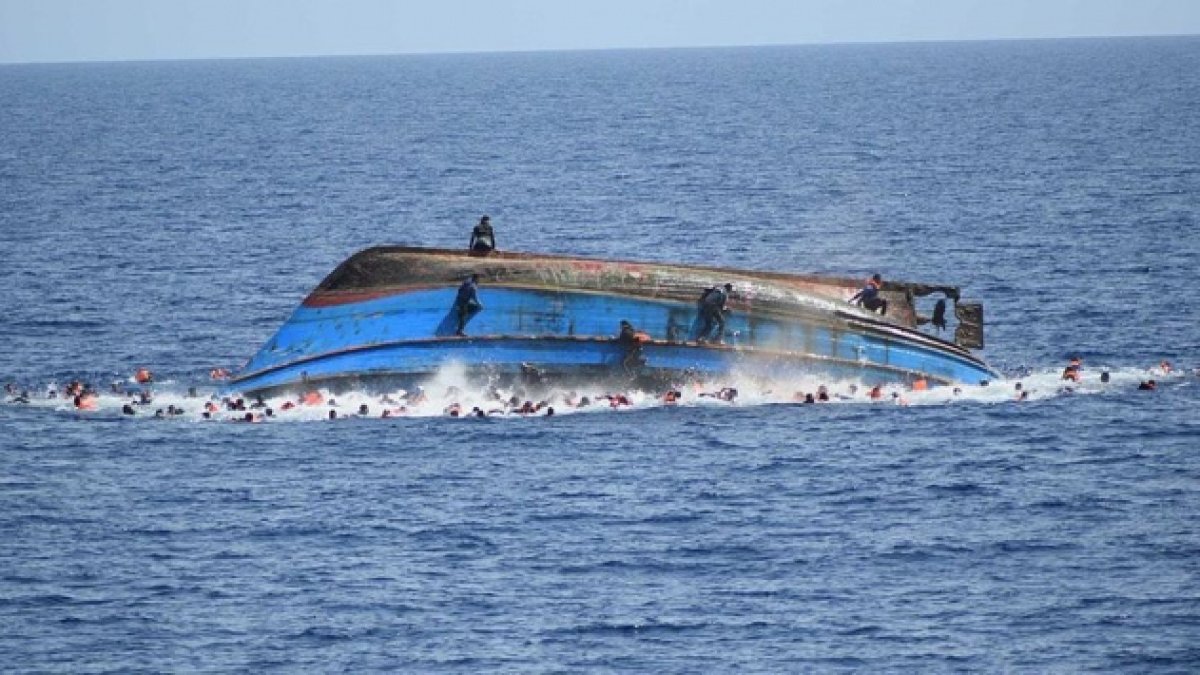 Alabora olan teknede 16 kişi boğularak can verdi