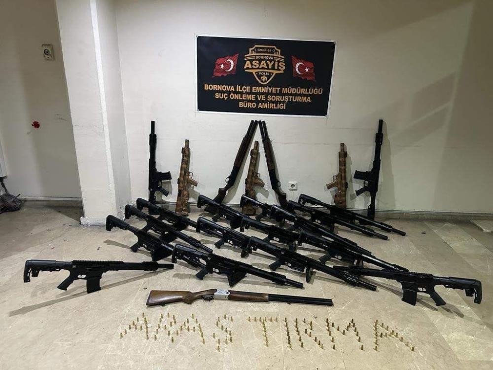 İzmir'de uyuşturucu madde ve silahlar ele geçirildi