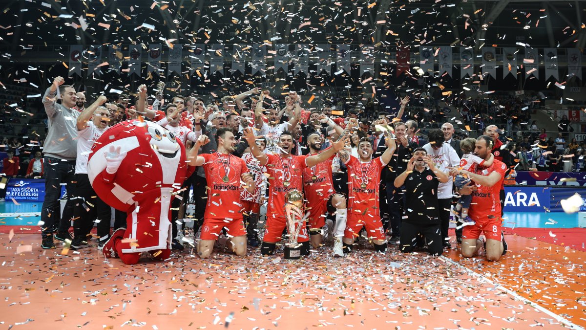 Şampiyon Ziraat Bankkart Başantrenörü Mustafa Kavaz: Tüm oyuncularımla gurur duyuyorum