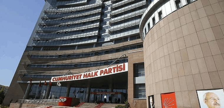 Onursal Adıgüzel'den sonra CHP'de reklam ekibi de görevden alındı