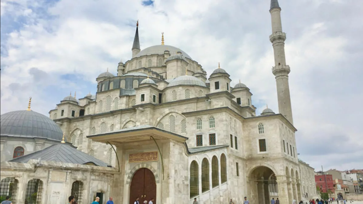 Fatih Camii’nde büyük kavga: Eski yönetim zimmetine para geçirmekle suçlanıyor