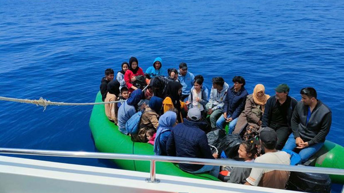 Ayvacık açıklarında 31 kaçak göçmen kurtarıldı