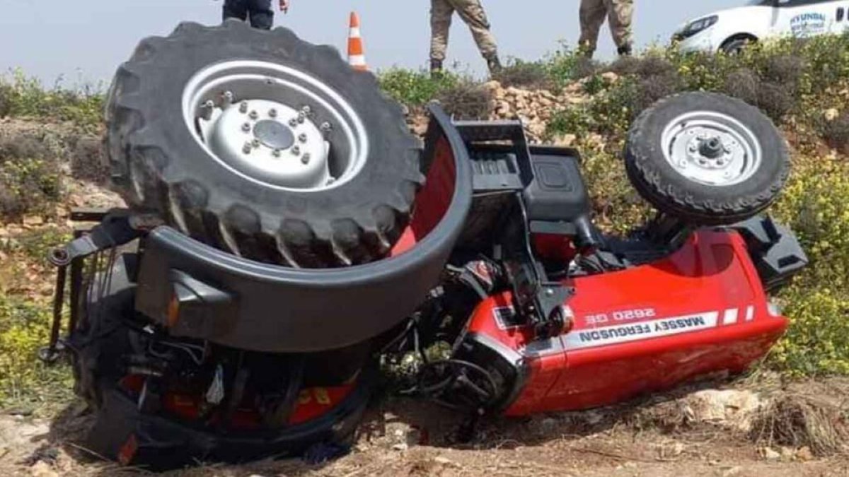 Traktör devrildi baba öldü çocukları yaralandı