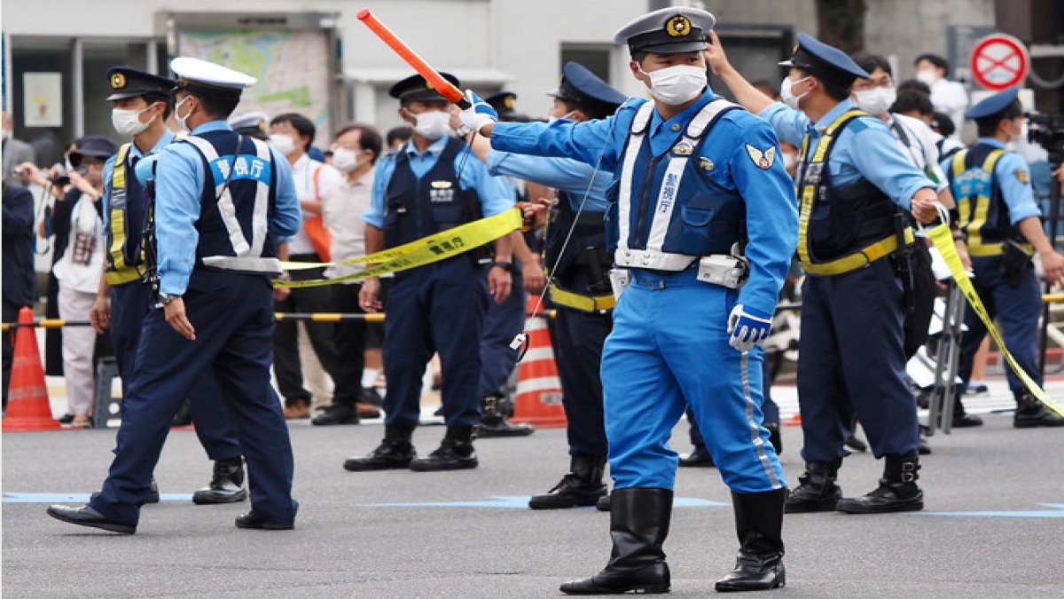 Japonya'yı ayağa kaldıran şüpheli paket eski başbakanın katilinin yargılanmasının önüne geçti