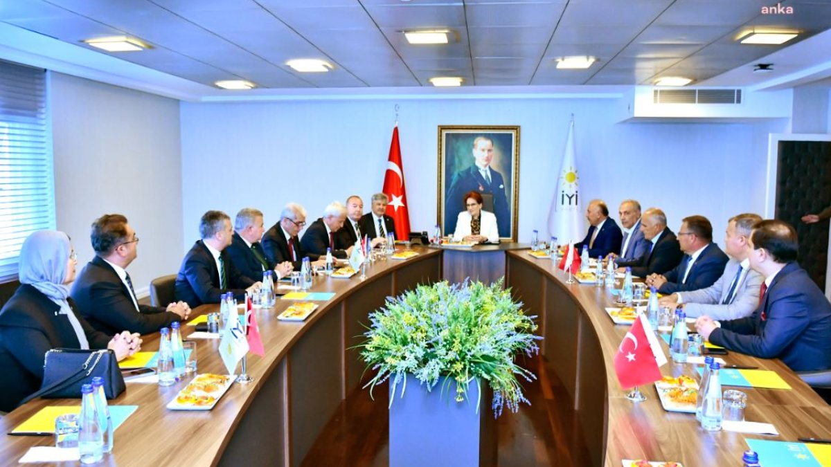 Meral Akşener İYİ Partili Belediye Başkanları ile Ankara'da bir araya geldi