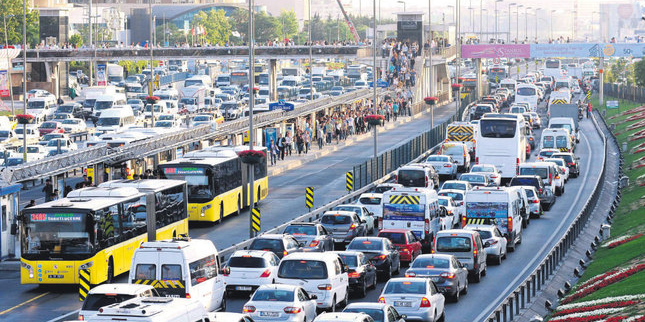 İstanbul'da tatille birlikte trafik de başladı