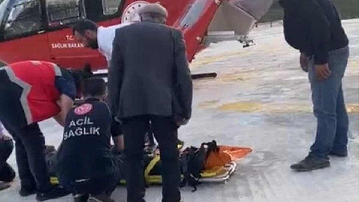 Atın teptiği vatandaş helikopter ambulansa hastaneye yetiştirildi