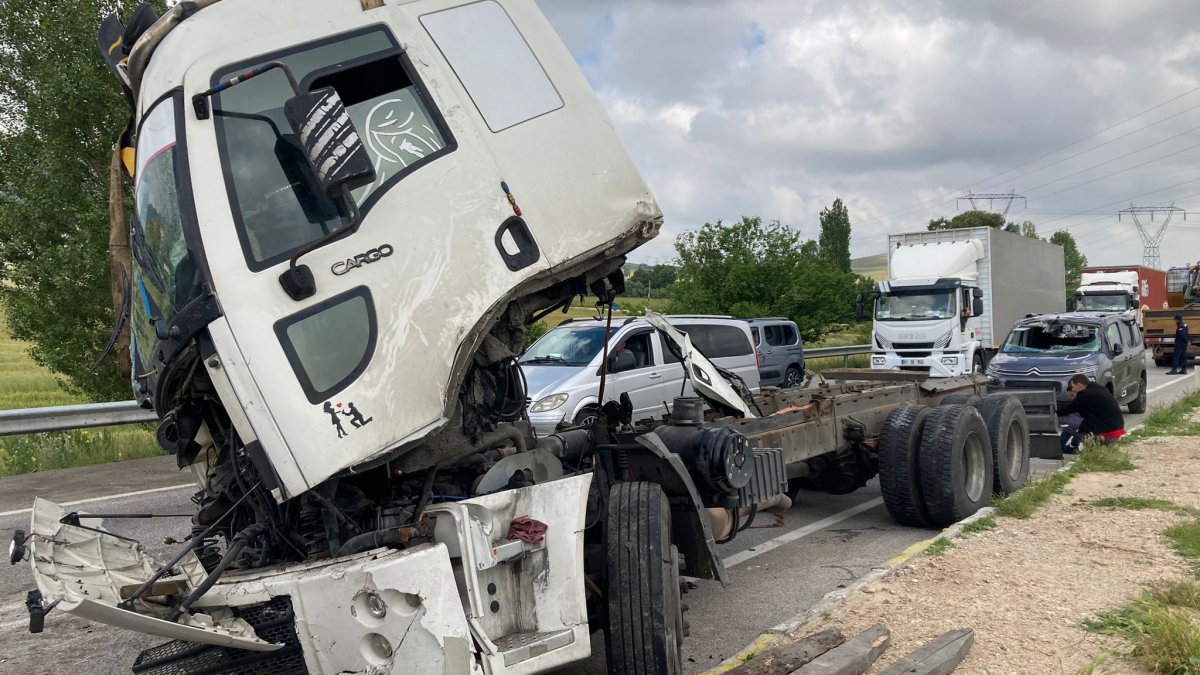 Afyonkarahisar-Konya yolu kaza nedeniyle ulaşıma kapandı