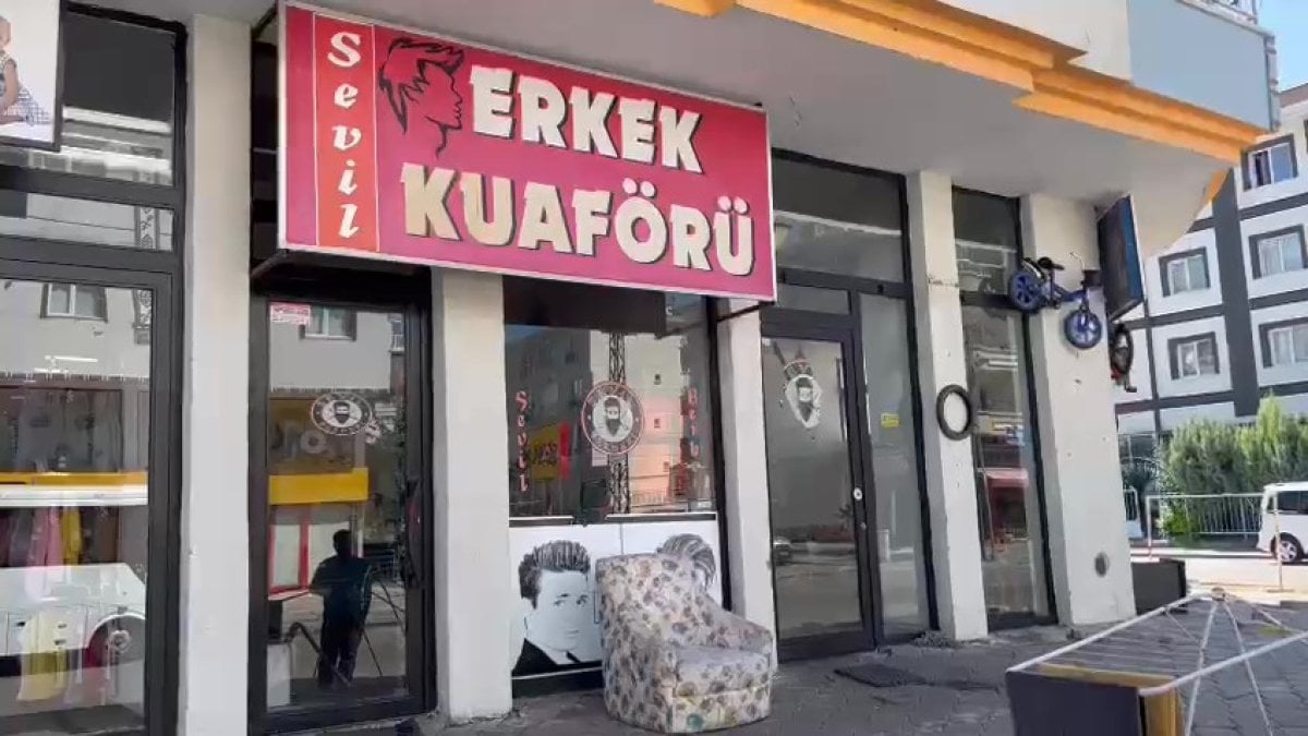 Berberi tartıştığı arkadaşı bıçaklayarak öldürdü