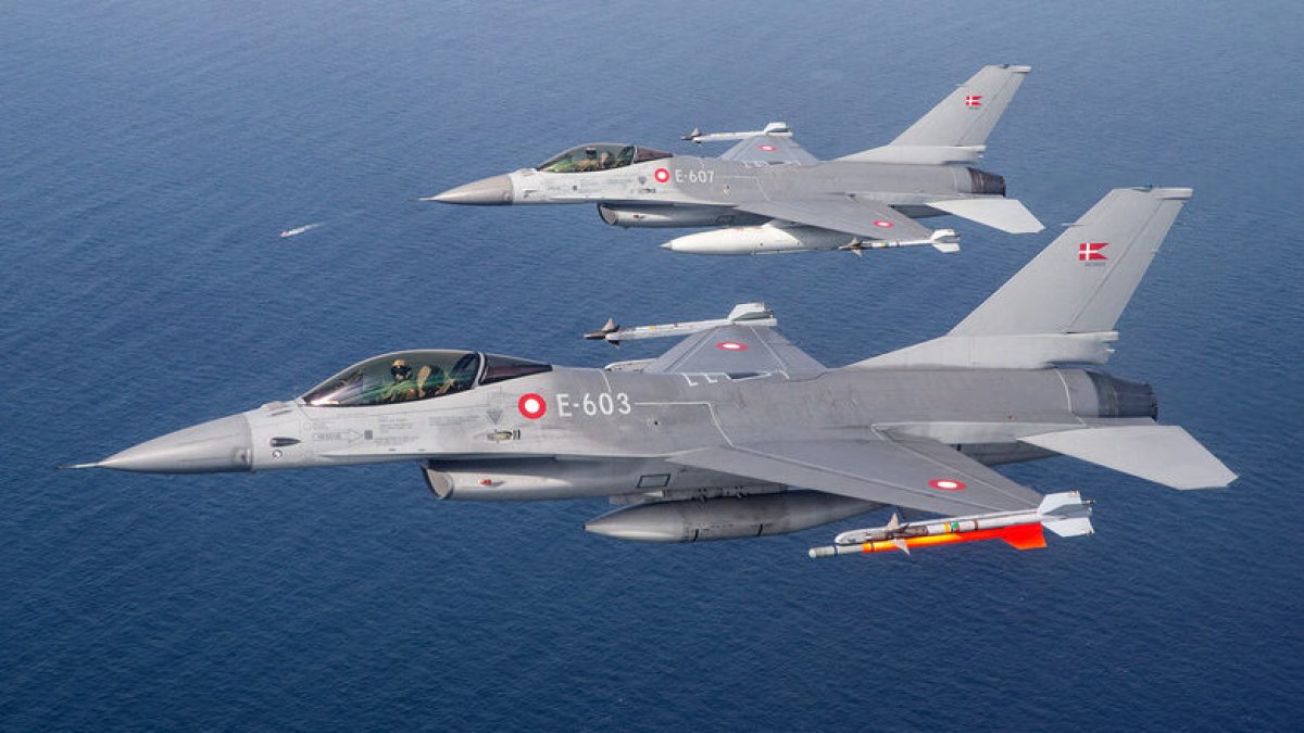 Danimarka Ukraynalı pilotlara F-16 eğitimi vermeye başladı