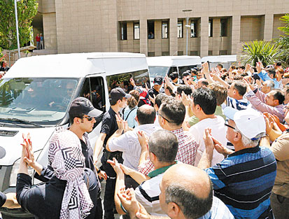İzmir’de 5 polis daha tutuklandı