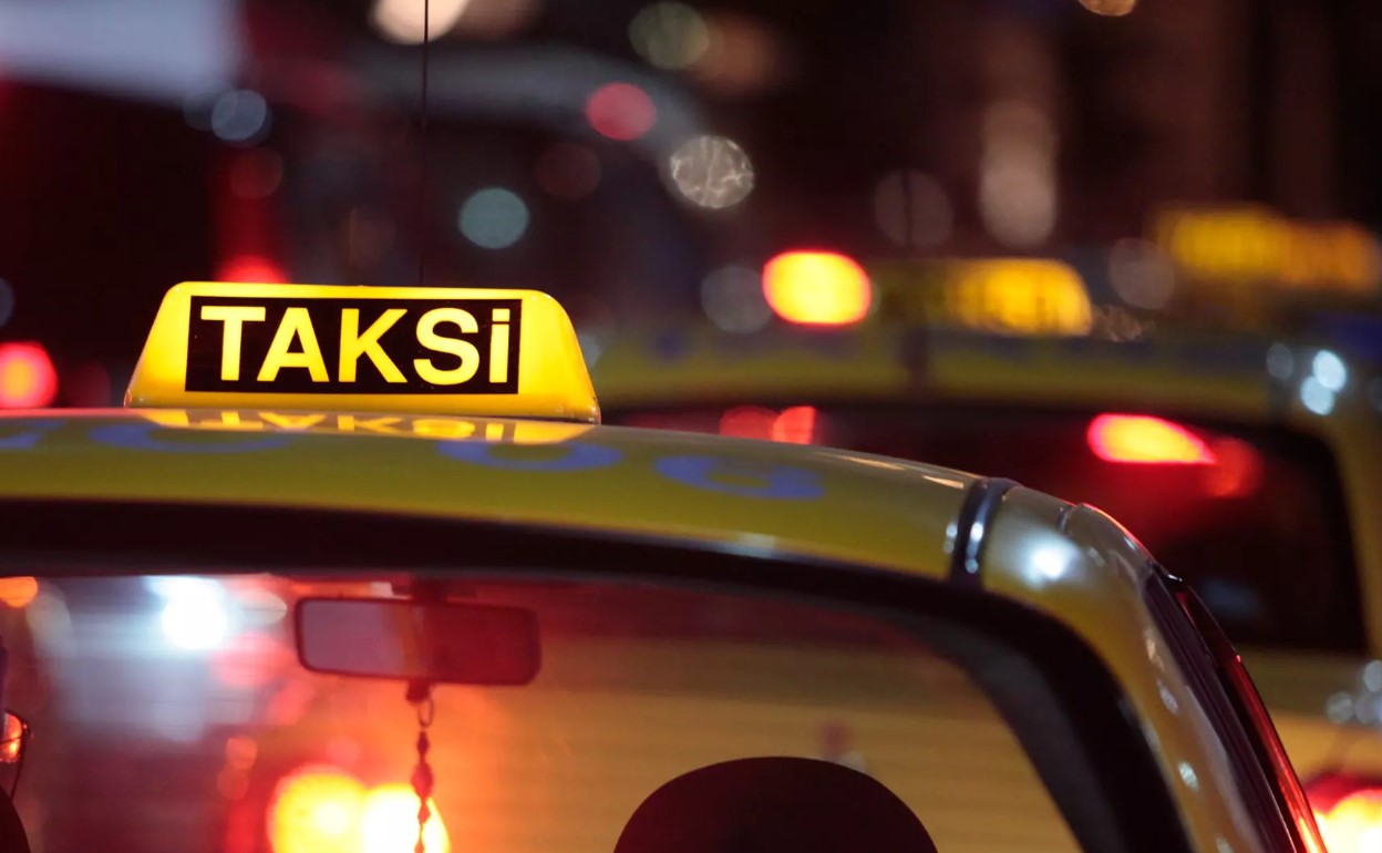 Şoför takside ölü bulundu