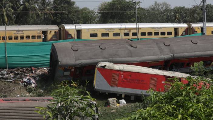 288 kişinin öldüğü tren kazasında 3 işçiye tutuklama kararı