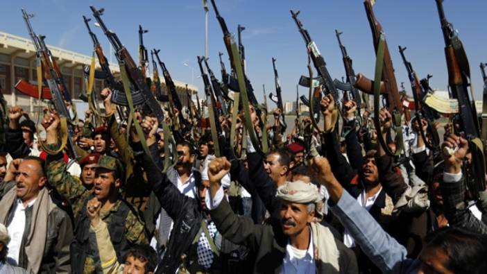 İran destekli Husiler, biri subay iki Yemenliyi öldürdü