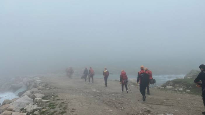 Buzul tırmanışında düşen dağcıya atlı kurtarma